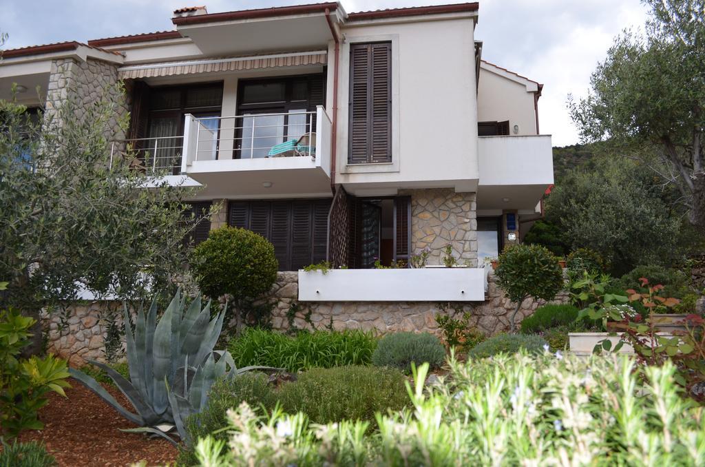 Apartment Palma & Pino Cres