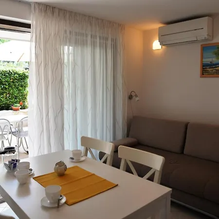 Apartments Palma & Pino Cres Exterior photo