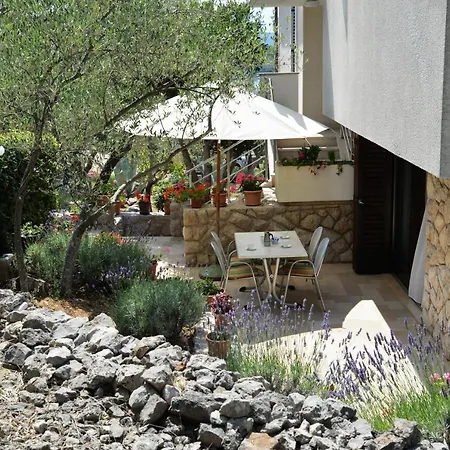Apartments Palma & Pino Cres Exterior photo